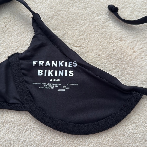 XS bikini top. Black with flutter shoulder straps and underwire. Never worn. - Picture 2 of 4